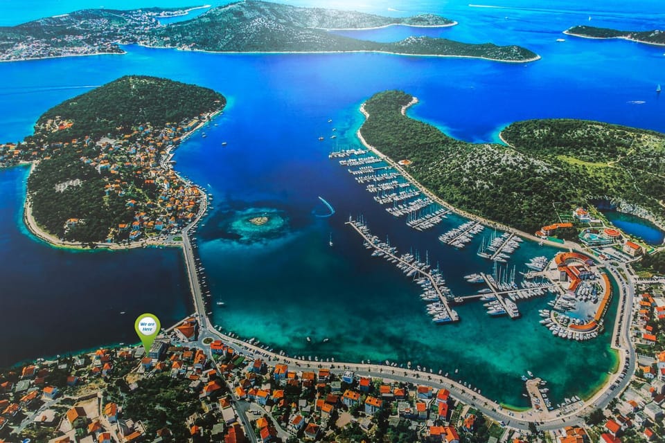 Property building, Nearby landmark, Day, Natural landscape, Bird's eye view, City view, Sea view