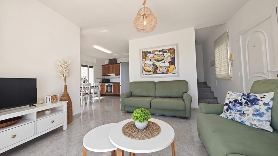 Communal lounge/ TV room, TV and multimedia, Living room