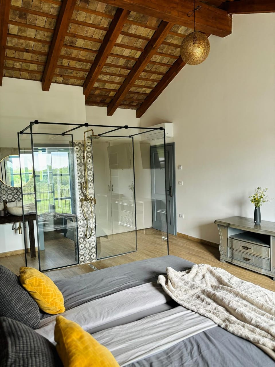 Shower, Bed, Photo of the whole room, wardrobe