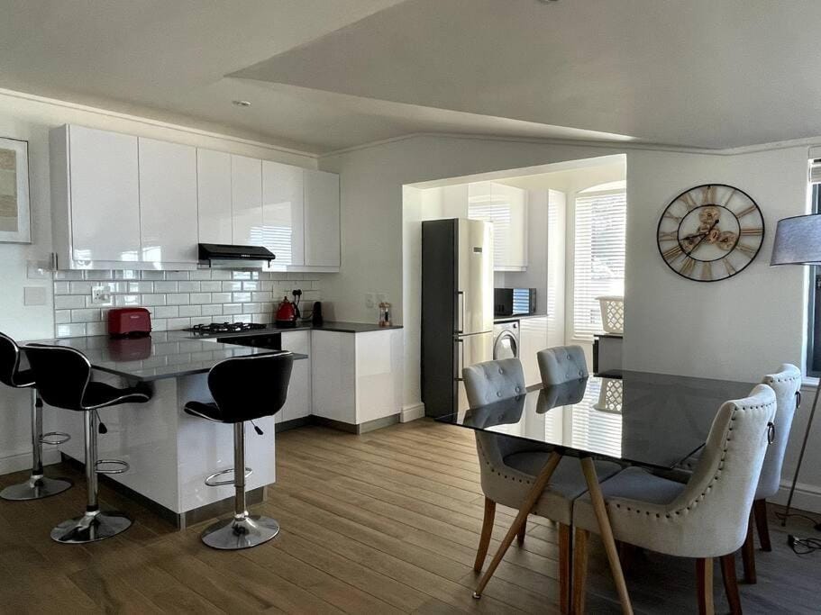 Kitchen or kitchenette, minibar, pet friendly, stove, toaster
