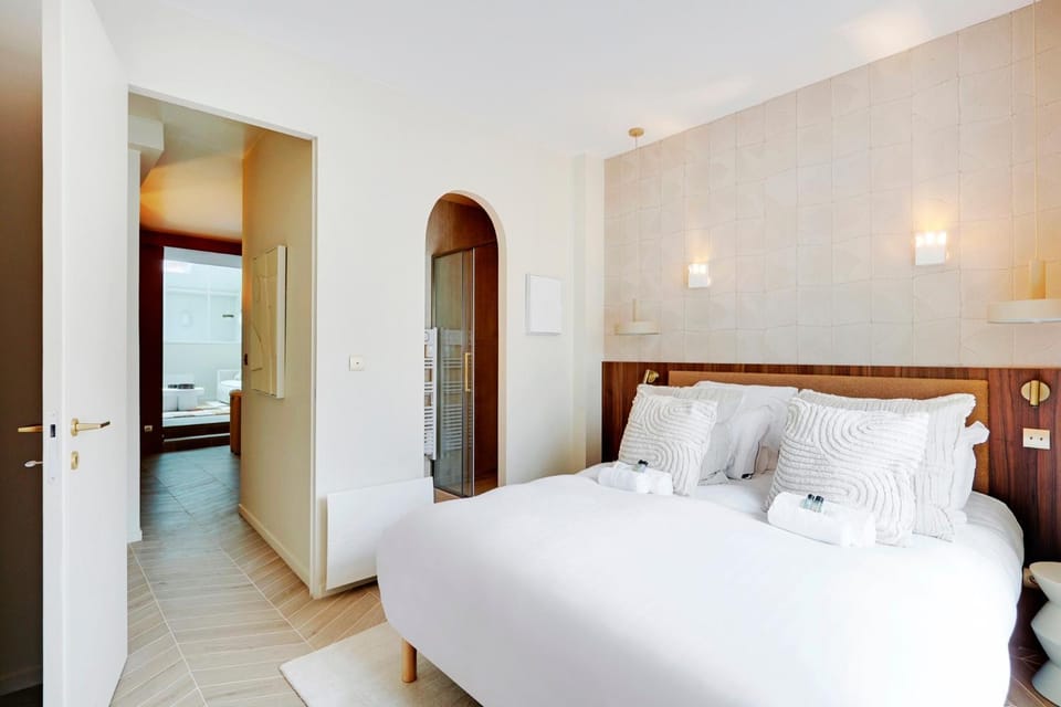 Bed, Photo of the whole room, Bedroom