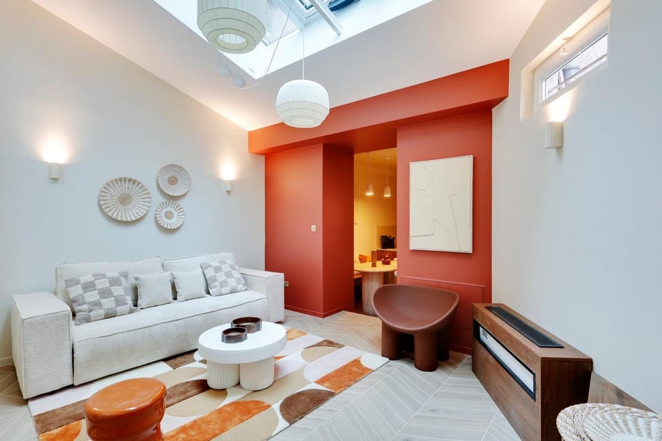 Bed, Living room, Seating area