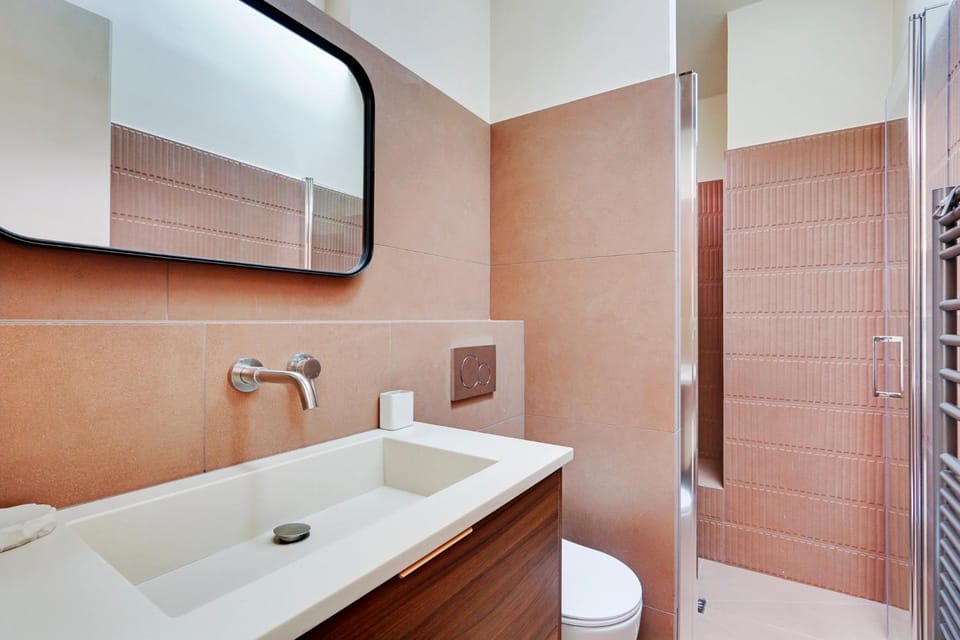 Shower, Toilet, Bathroom, towels