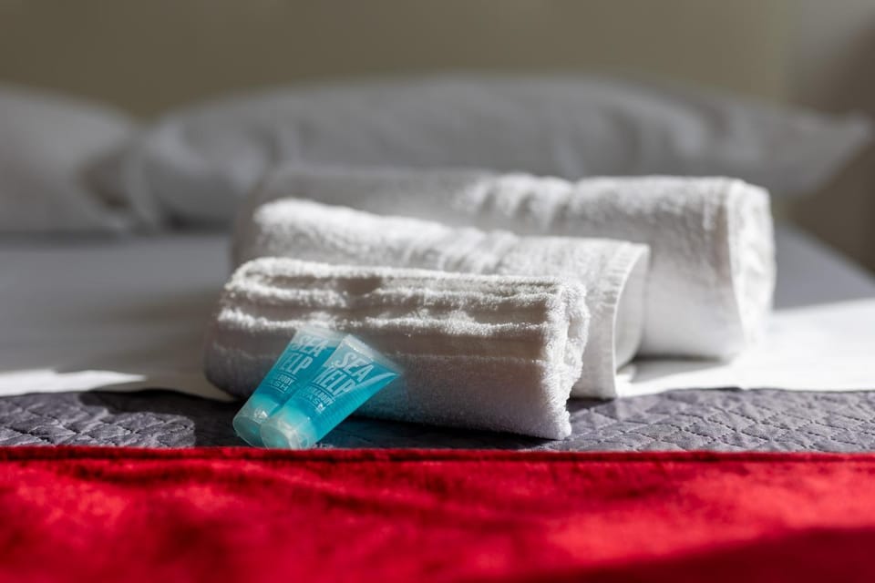Bed, Photo of the whole room, Bedroom, towels