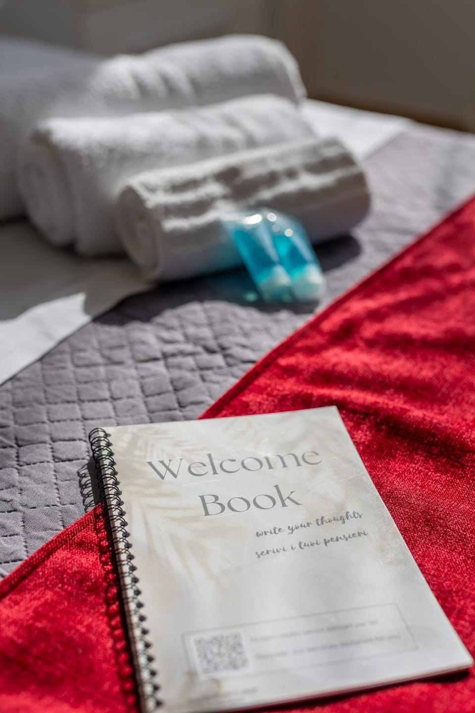 Bed, Photo of the whole room, Bedroom, towels