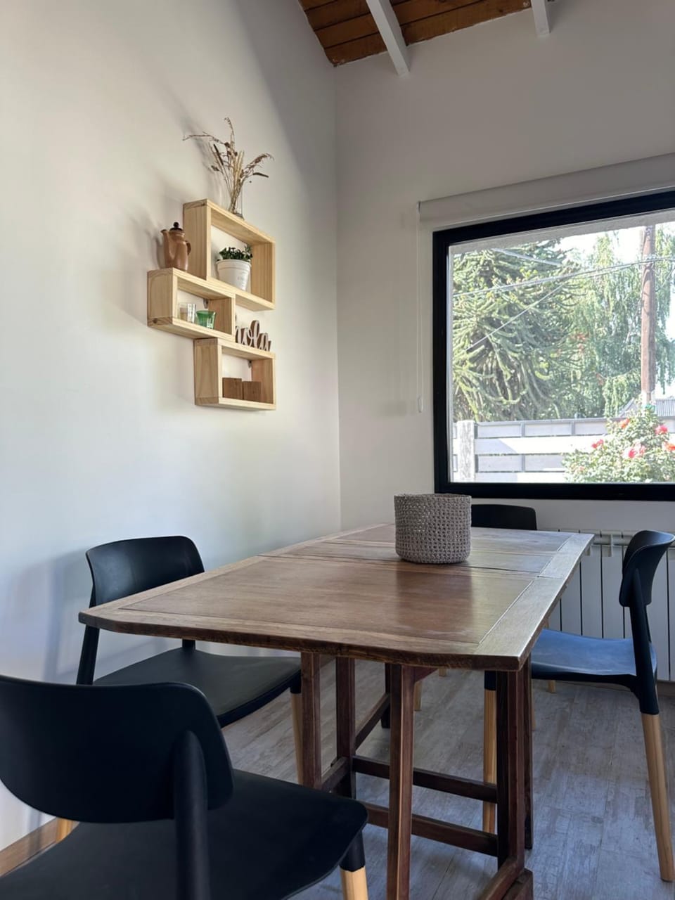 Seating area, Dining area