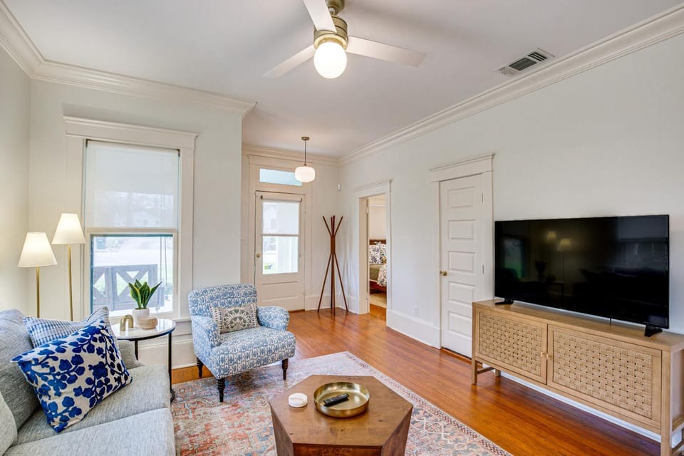 1 Mi to Downtown Tyler: Historic Home w/ Porch! House in Tyler