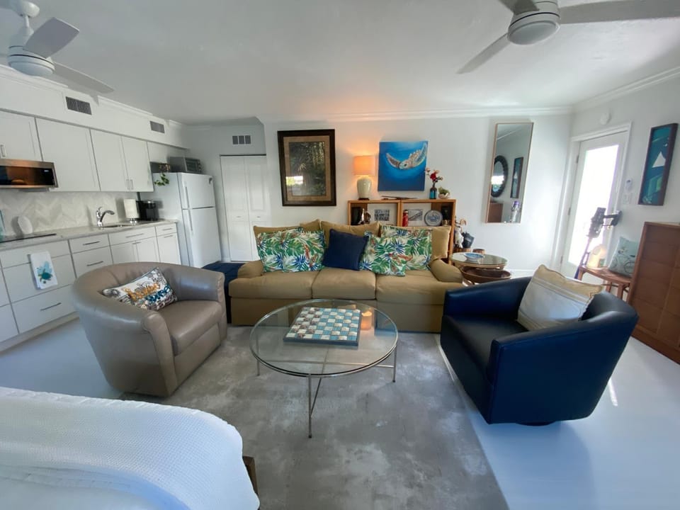 Vanderbilt Drive Suites New Studio Suite is the Closest Studio Suite to the Beach in Naples Park Apartment in Naples Park