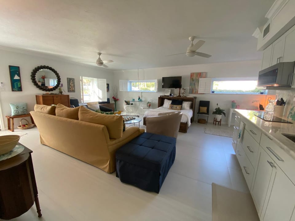 Vanderbilt Drive Suites New Studio Suite is the Closest Studio Suite to the Beach in Naples Park Apartment in Naples Park