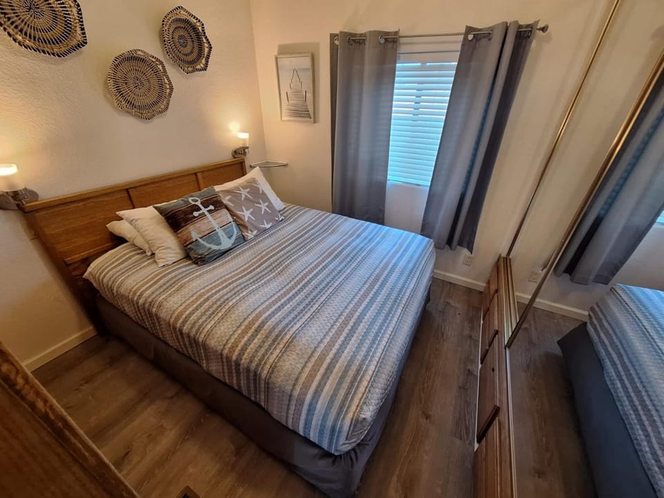 Ocean Cabin 19 with Jacuzzi Pet Friendly Cabin in California