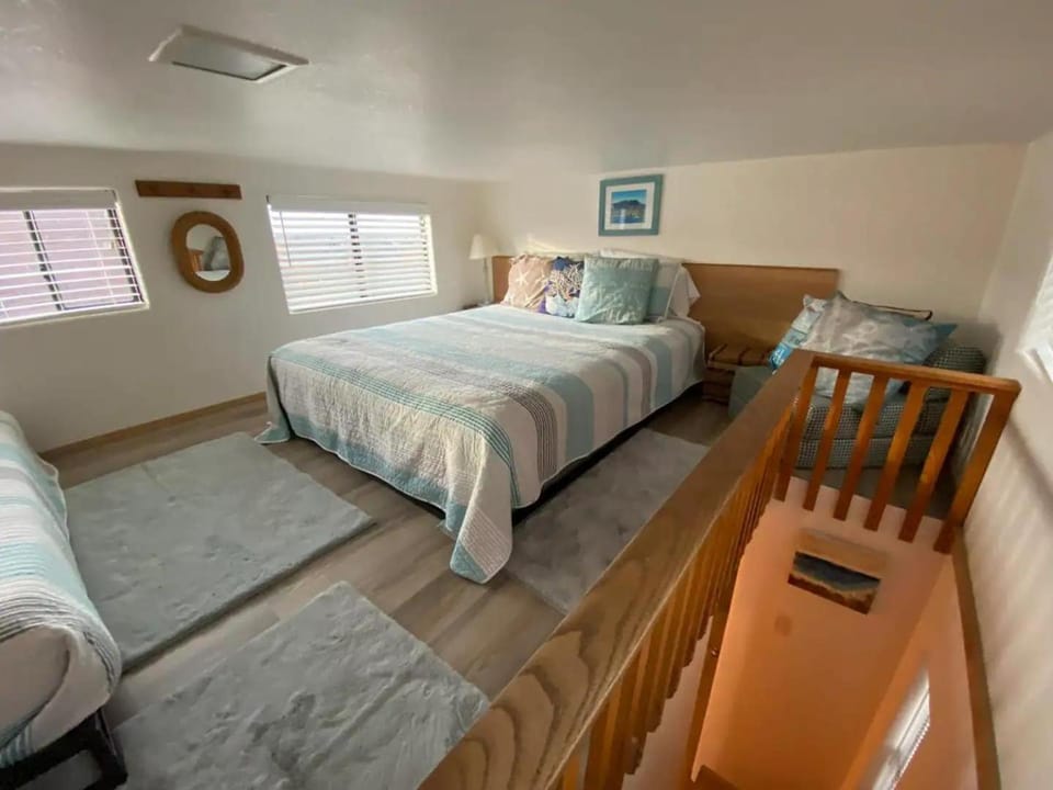 Ocean Cabin 19 with Jacuzzi Pet Friendly Cabin in California