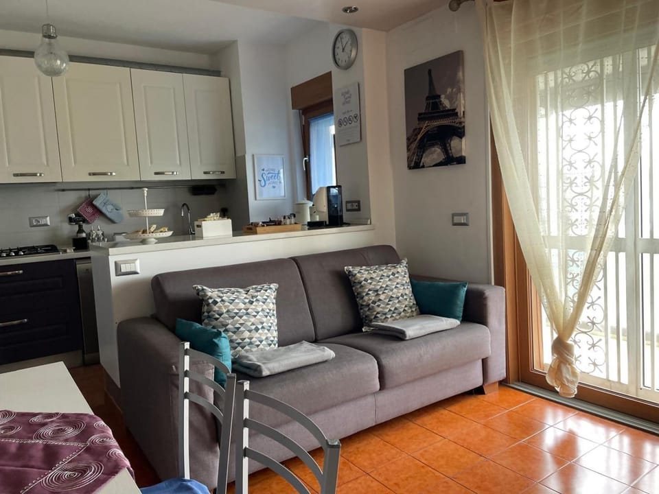 Kitchen or kitchenette, Living room, Seating area, stove