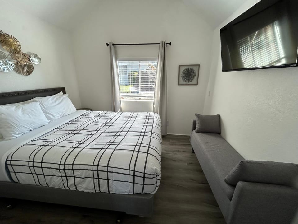 Ocean Cabin 22 w Private Hot Tub Pet Friendly Cabin in California