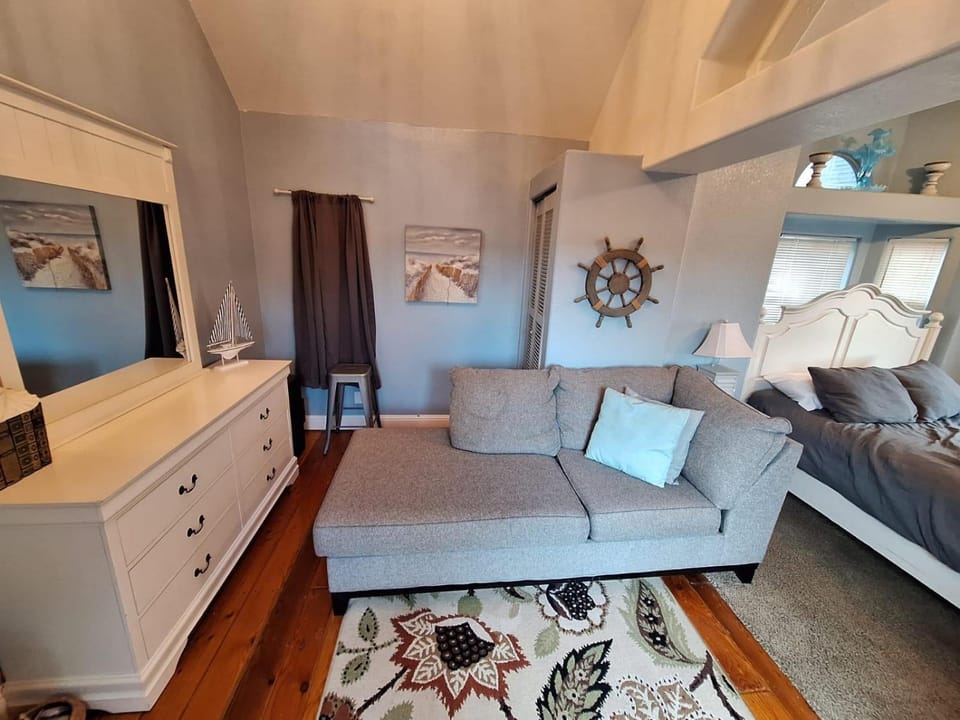 Ocean Cabin 23 Honeymoon Suite Pet Friendly Cabin in California