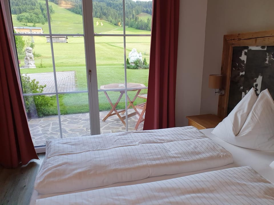 Bedroom, Garden view, Mountain view