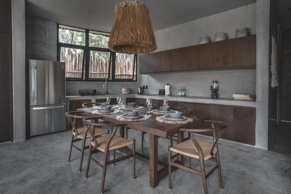 Kitchen or kitchenette, Dining area, stove