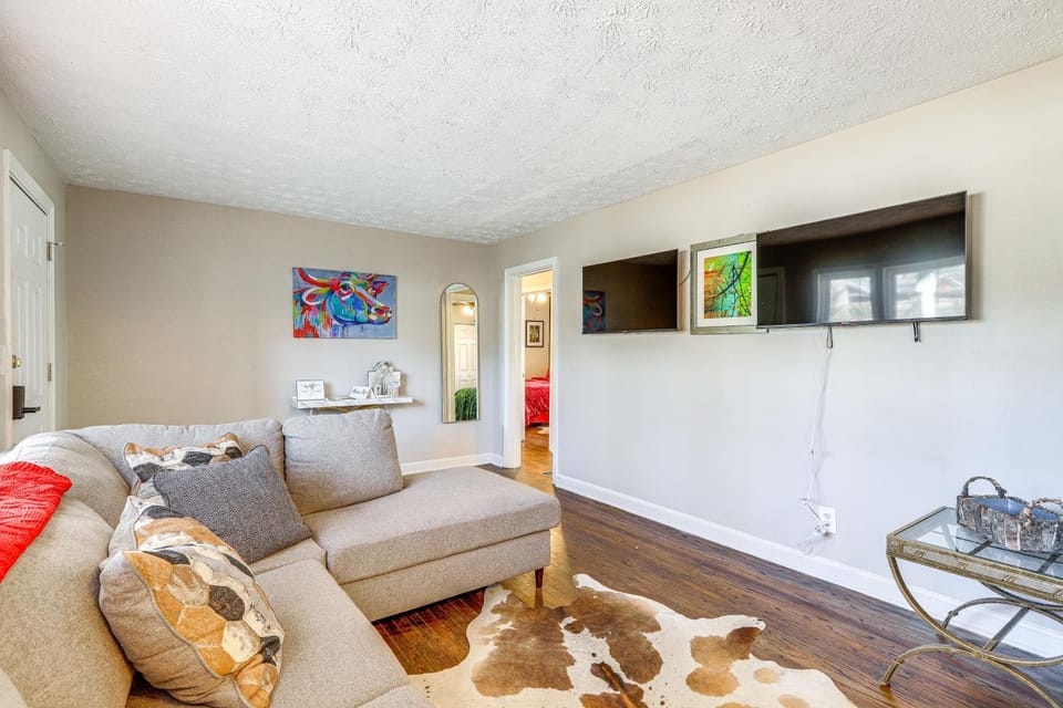 Pet-Friendly Georgia Retreat w/ Fire Pit & Porch! House in Forest Park