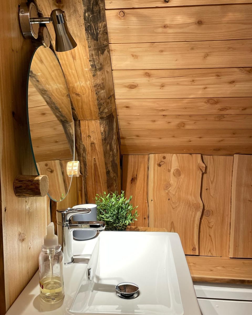 Bathroom, Decorative detail