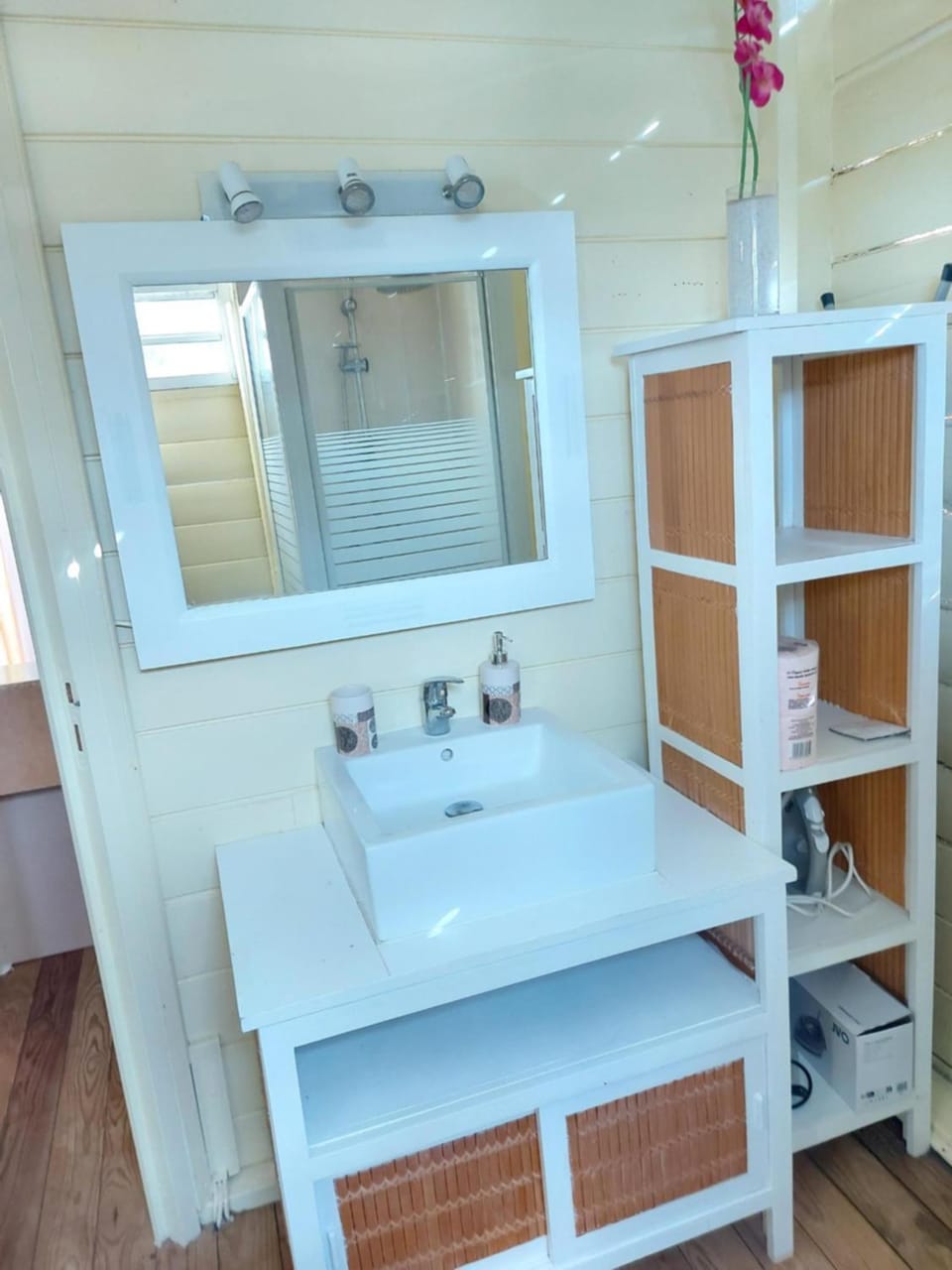 Bathroom, towels, wardrobe