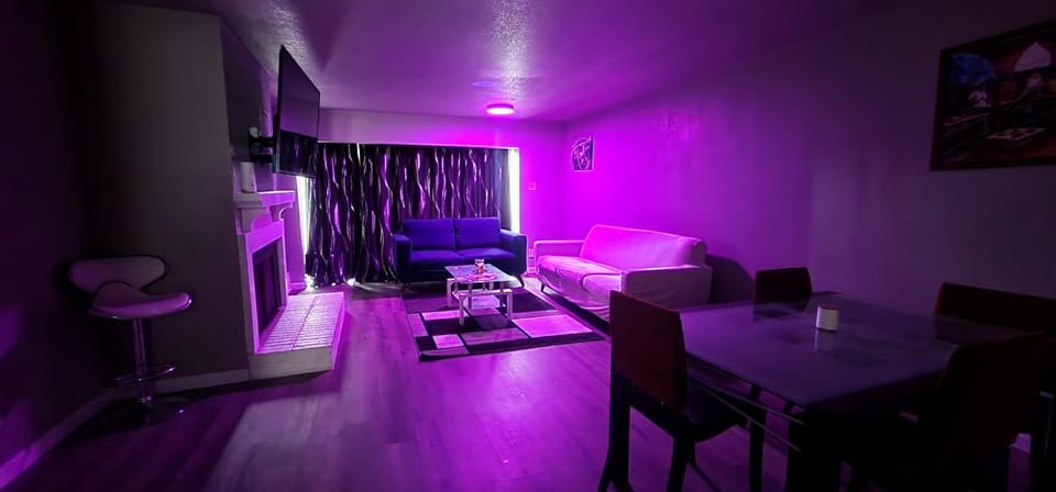 Communal lounge/ TV room, TV and multimedia, Living room, Seating area, Dining area, Evening entertainment