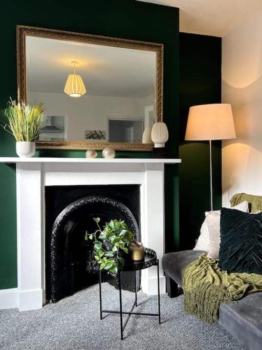 Green Suite - Central Reading - Relocators - Work Apartment in Reading