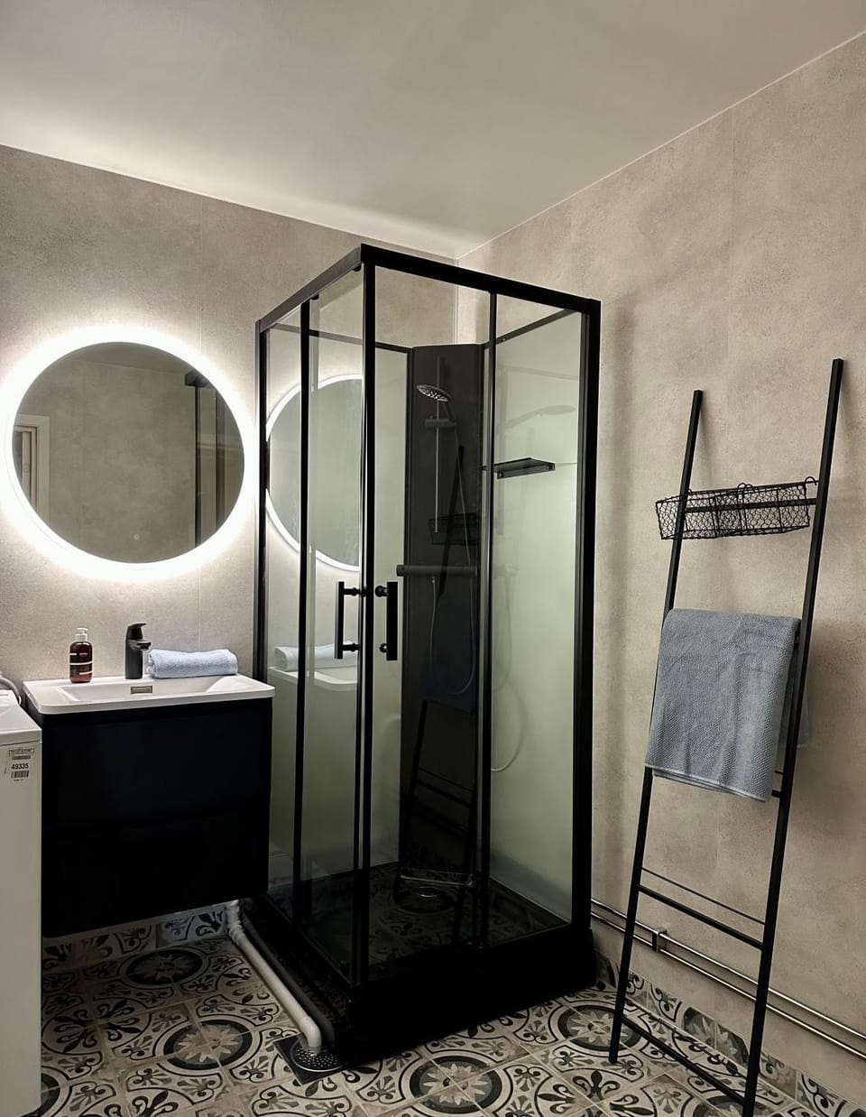 Shower, Bathroom, towels