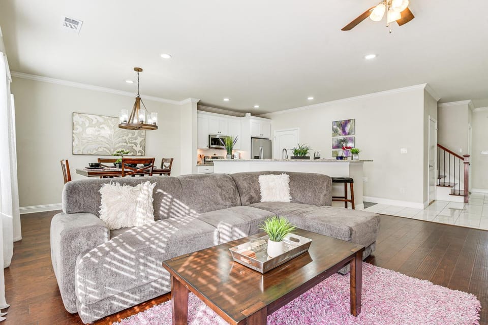 10 Mi to Soccer Stadium! Family Home Near Dallas House in Grand Prairie