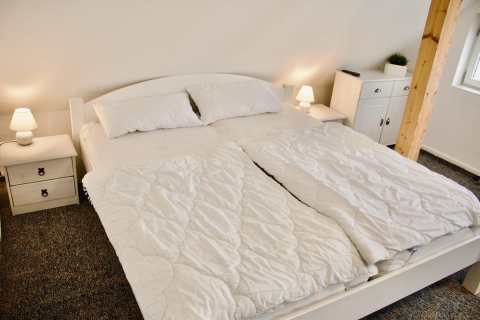 Bed, Photo of the whole room