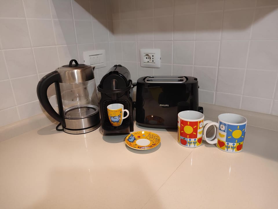 Coffee/tea facilities, toaster