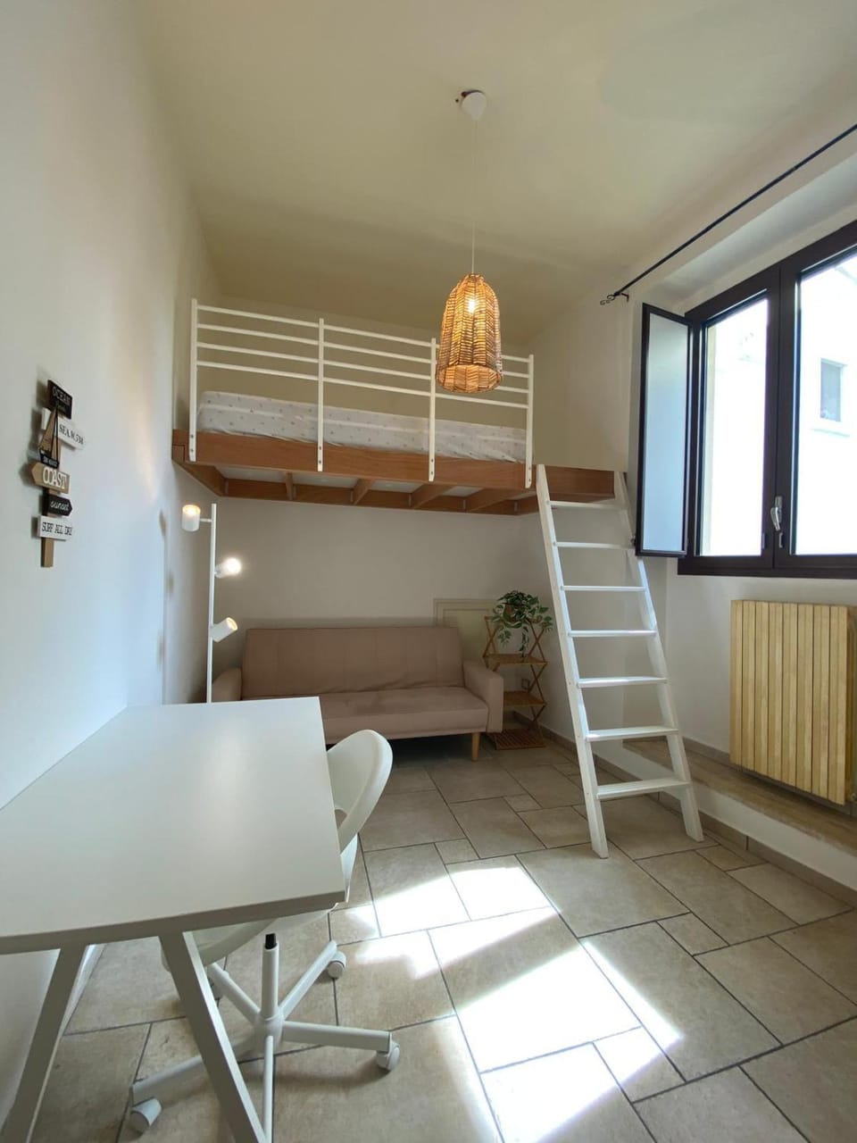 Bedroom, bunk bed