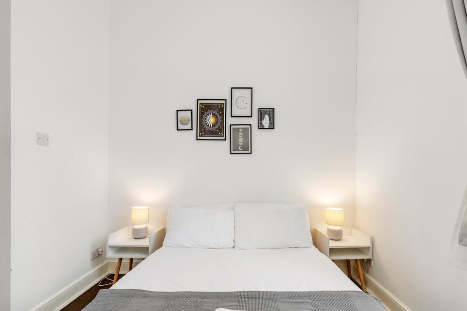 Bright Maida Vale Flat Near Notting Hill & Tube Apartment in City of Westminster