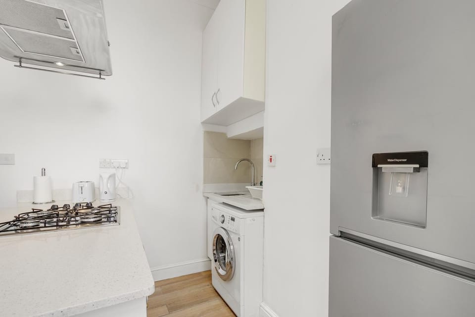 Bright Maida Vale Flat Near Notting Hill & Tube Apartment in City of Westminster