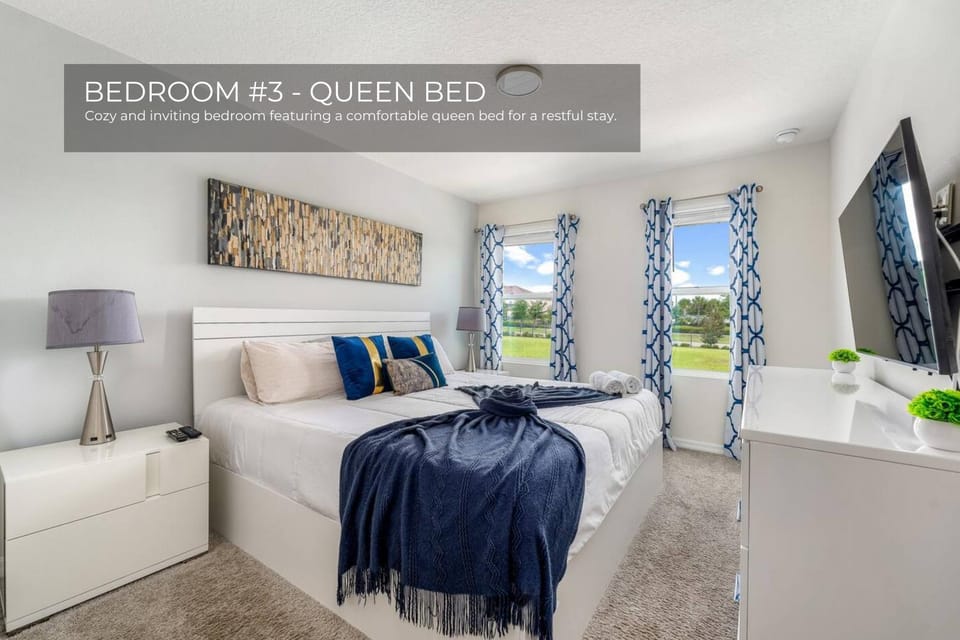 Bed, TV and multimedia, Bedroom, towels