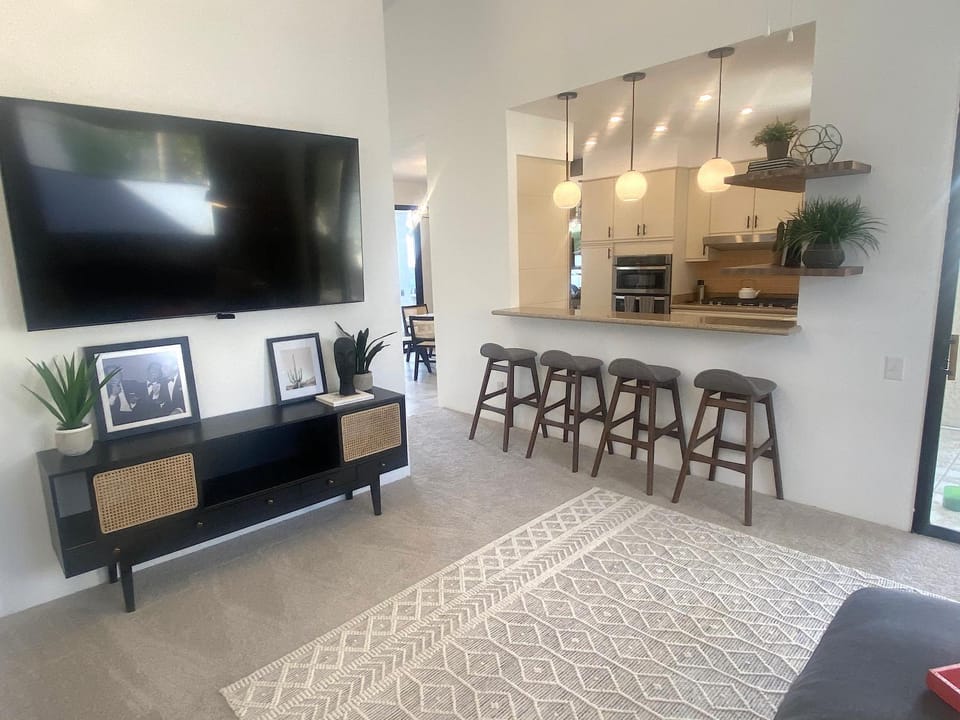 CALIFORNIA DREAMING:Amazing views, 2 en-suites, den, media-room, sleeps 4+. Managed by Greenday. House in Rancho Mirage