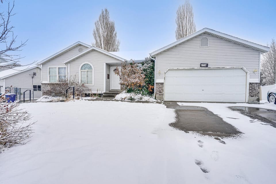 Utah Apartment: 2 Mi to Amphitheatre Apartment in West Jordan