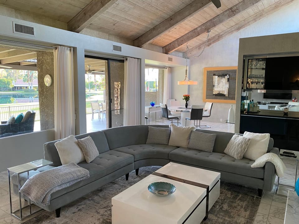 CLOUD NINE: Glamorous 3 Master Suites in a Beautiful Desert Vista Setting! Managed by Greenday. Villa in Cathedral City