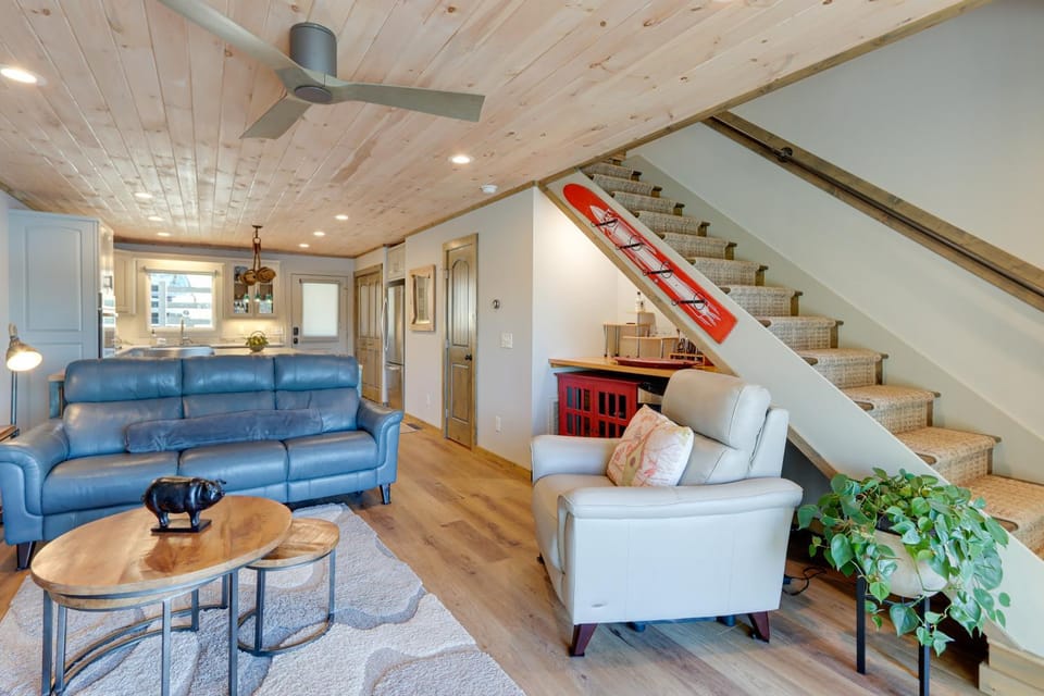 Lakefront Townhome w/ Dock: 6 Mi to Blue Ridge! House in Blue Ridge Lake