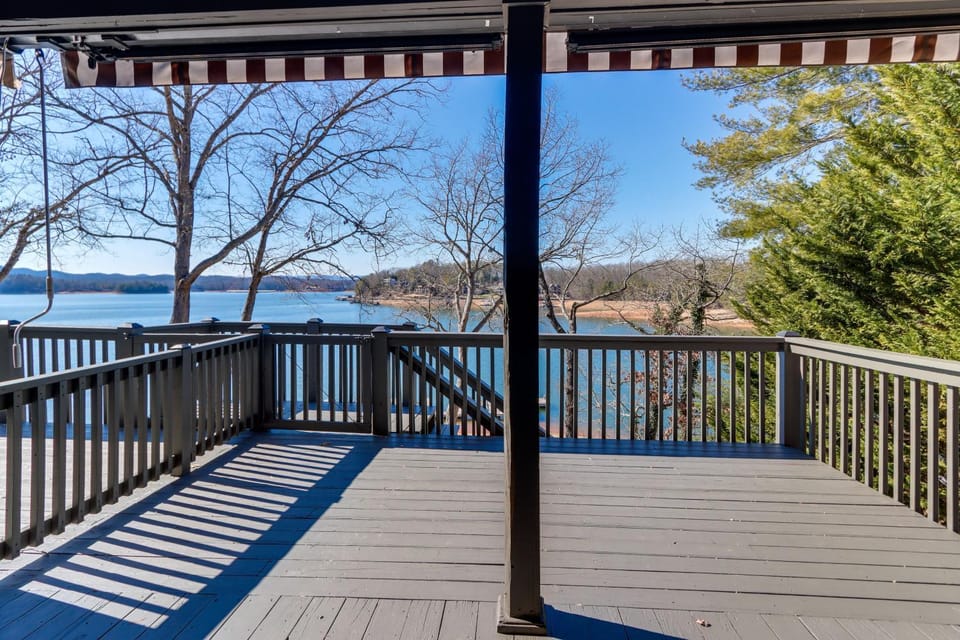 Lakefront Townhome w/ Dock: 6 Mi to Blue Ridge! House in Blue Ridge Lake