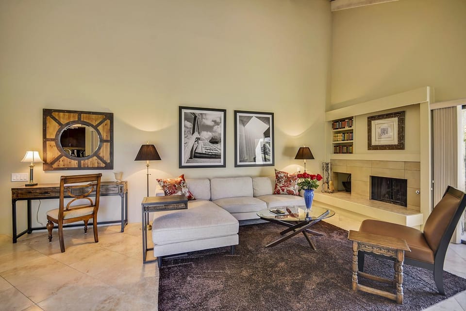 ELEGANT LAKESIDE VILLA: Epitome of the Indoor-Outdoor Palm Springs Lifestyle! Managed by Greenday. House in Rancho Mirage