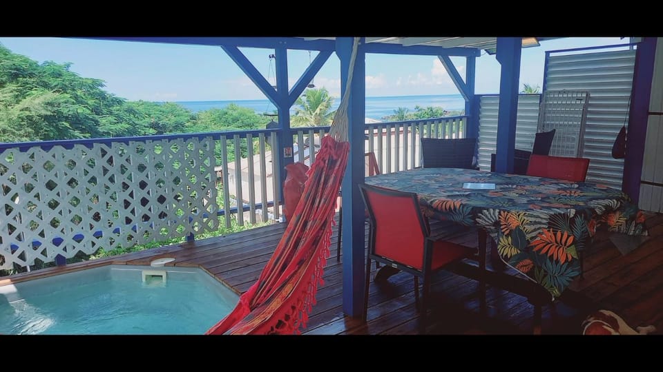 Le Colibri, belle vue mer, plage accés direct à 150m, piscinette privé House in Bouillante