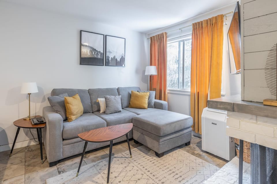 Whistler Studio by Gondola & Free Parking Apartment in Whistler