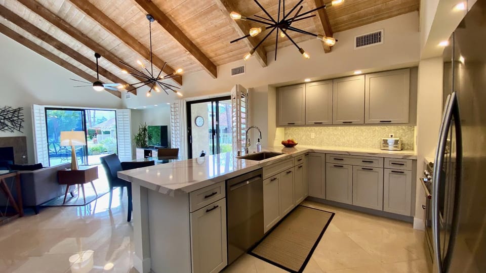 MODERN LIFE: 1 bed/1.5 baths poolside retreat/expanded outdoor living spaces. Managed by Greenday! House in Rancho Mirage