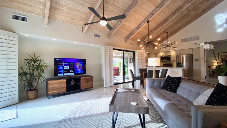 MODERN LIFE: 1 bed/1.5 baths poolside retreat/expanded outdoor living spaces. Managed by Greenday! House in Rancho Mirage