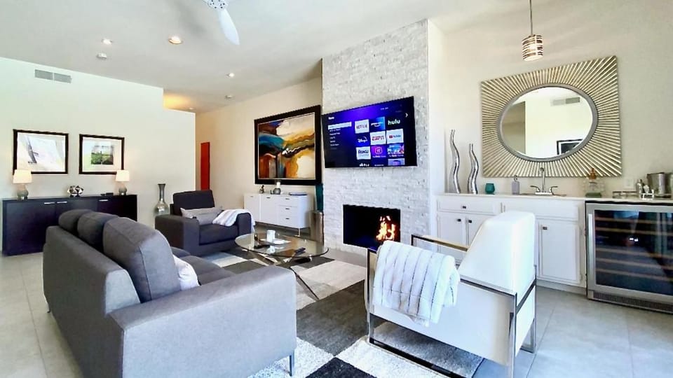 SPLASH PAD: 3bed personal desert resort awaits. Private Pool! Managed by Greenday. Villa in Rancho Mirage