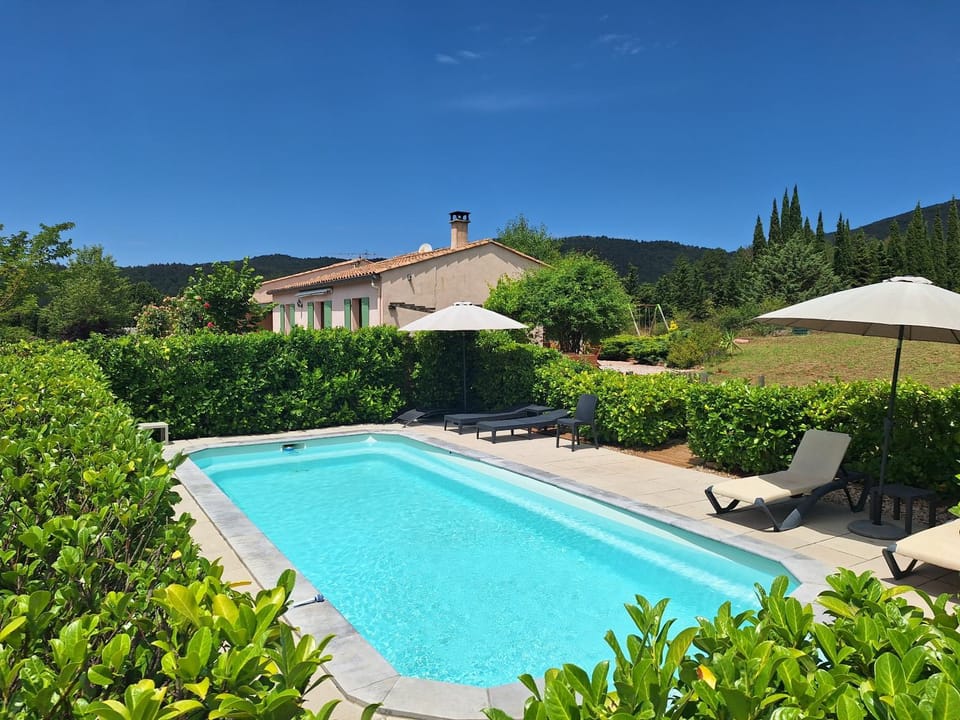 " LE FARE exotique des terres rouges avec piscine dans L 'AUDE House in Occitanie