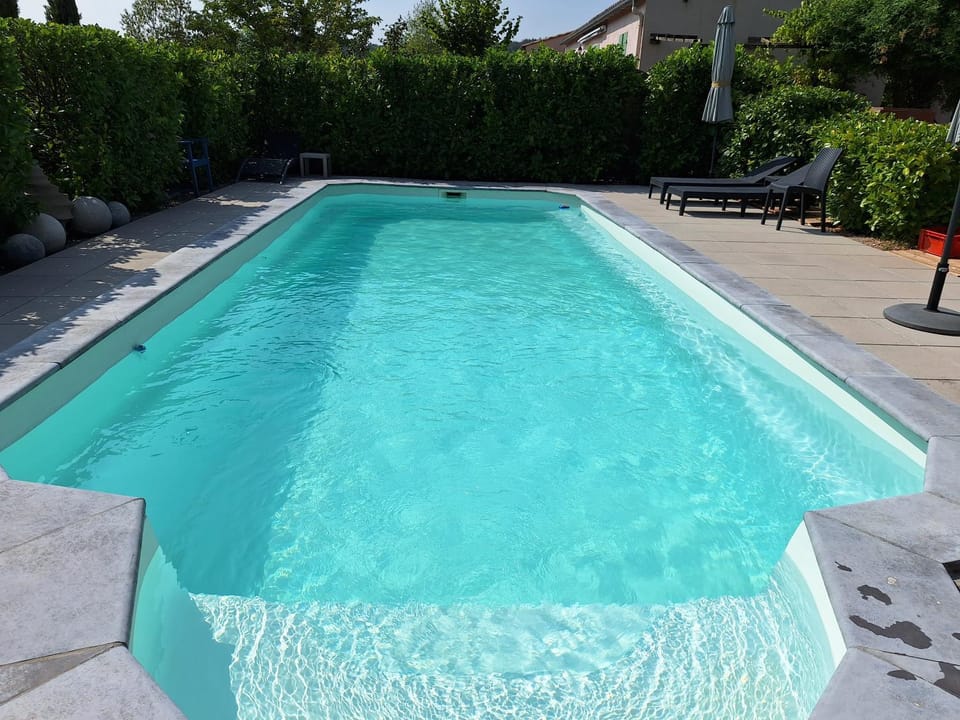 " LE FARE exotique des terres rouges avec piscine dans L 'AUDE House in Occitanie