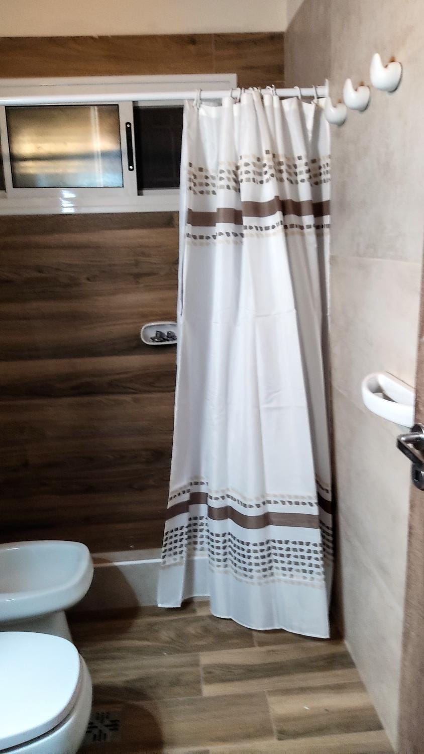 Shower, Toilet, Bathroom, bidet, towels