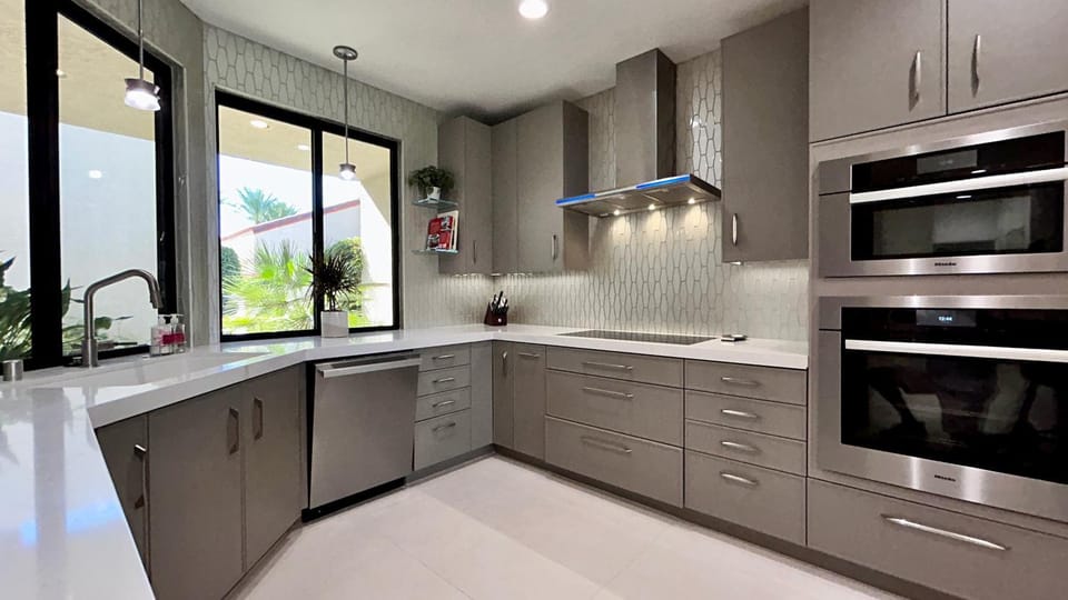 The Suite Spot: renovated, contemporary, 3 private suites, lap pool and spa. A Greenday property. Villa in Rancho Mirage