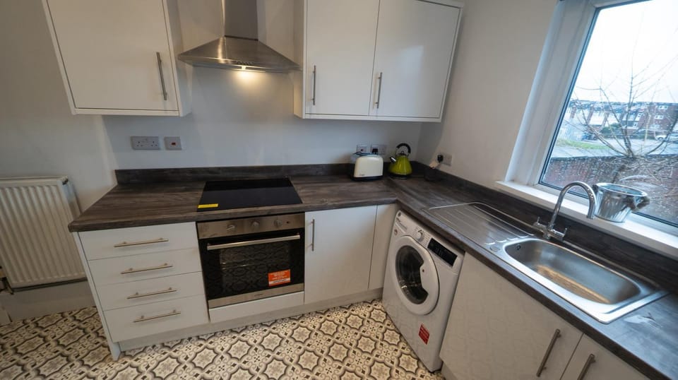 Kitchen or kitchenette, pet friendly, stove, toaster, washing machine