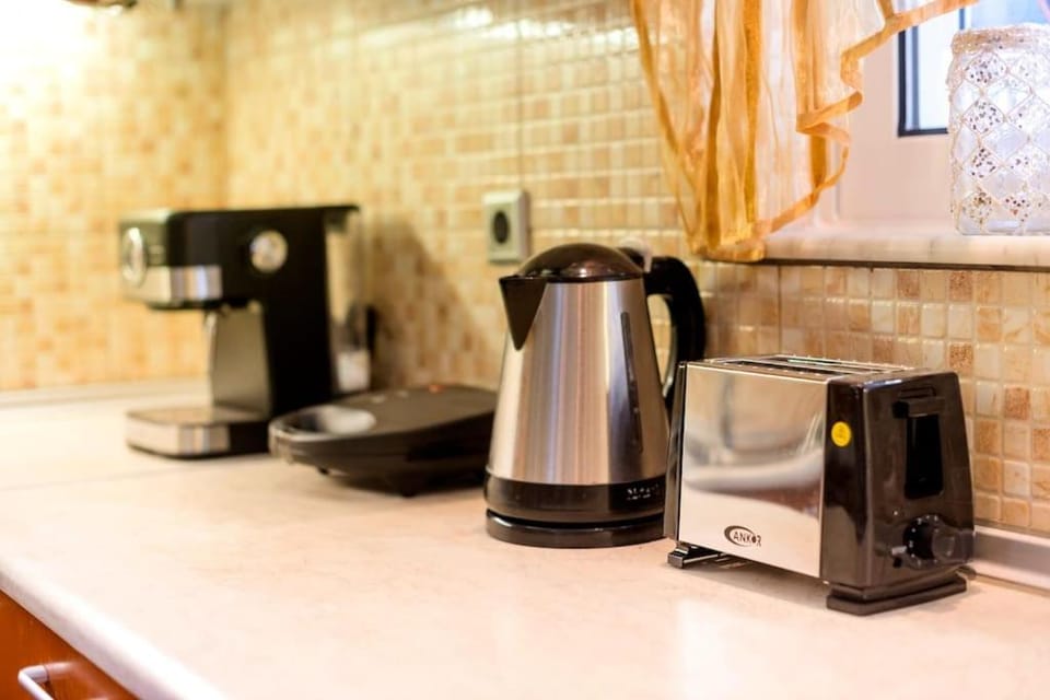 Coffee/tea facilities, toaster